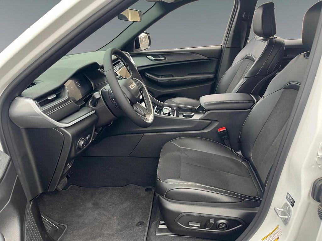 new 2025 Jeep Grand Cherokee car, priced at $43,435