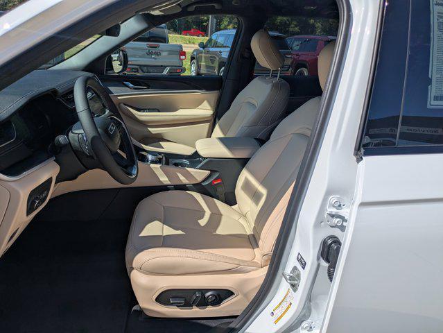 new 2025 Jeep Grand Cherokee car, priced at $47,525