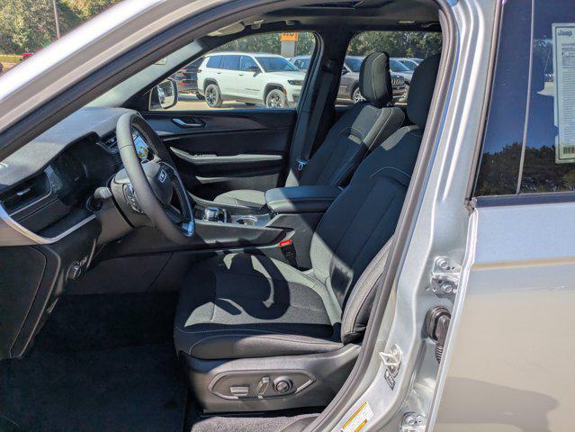 new 2025 Jeep Grand Cherokee car, priced at $38,197