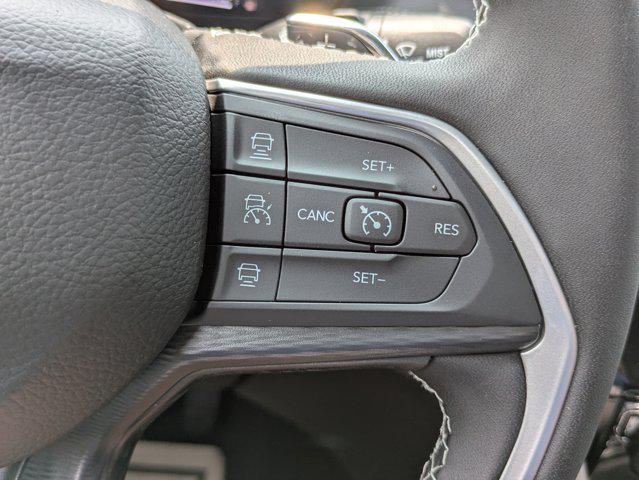 new 2025 Jeep Grand Cherokee car, priced at $40,375