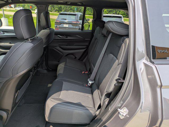 new 2025 Jeep Grand Cherokee car, priced at $40,375