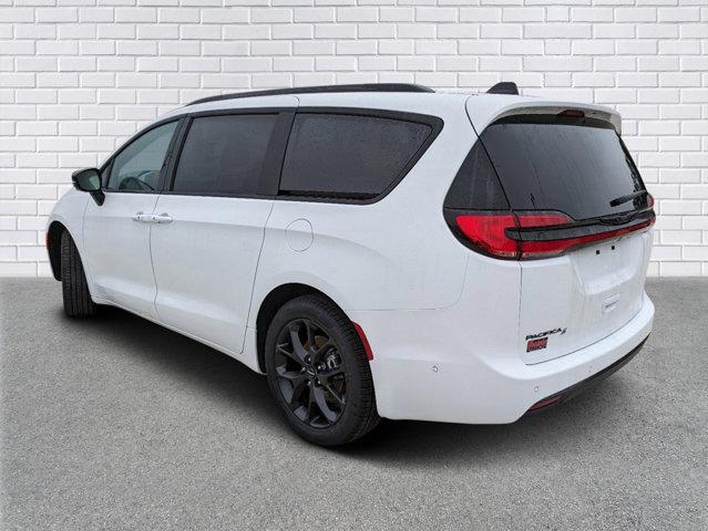 new 2024 Chrysler Pacifica car, priced at $45,397
