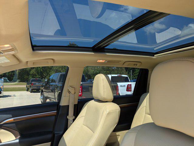 used 2018 Toyota Highlander car, priced at $24,990