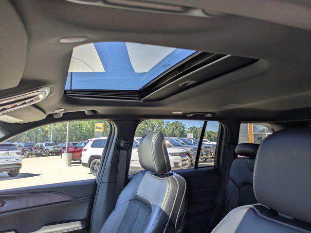 new 2025 Jeep Grand Cherokee car, priced at $43,615