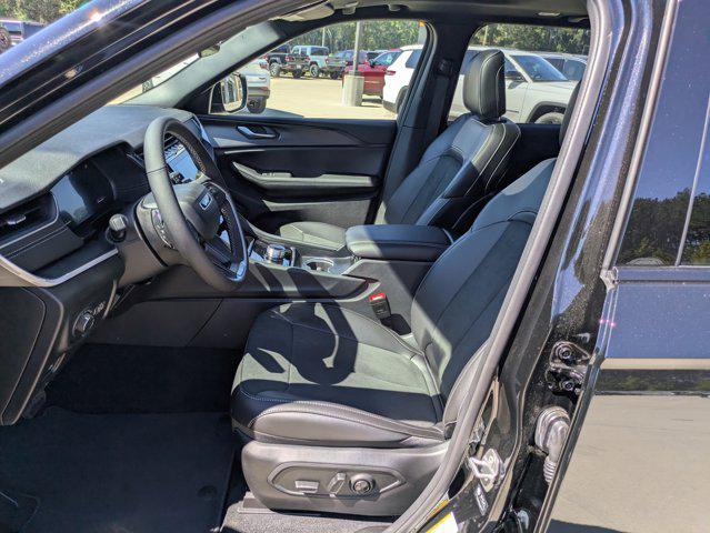 new 2025 Jeep Grand Cherokee car, priced at $43,615