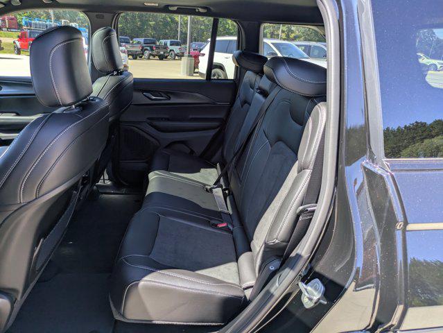 new 2025 Jeep Grand Cherokee car, priced at $43,615