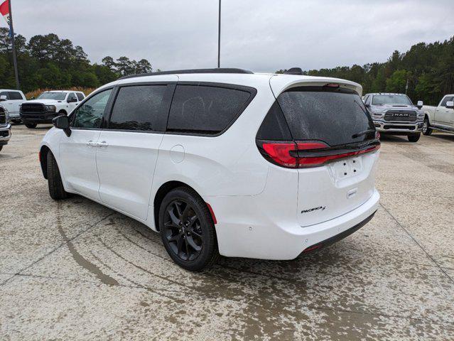 new 2024 Chrysler Pacifica car, priced at $54,686
