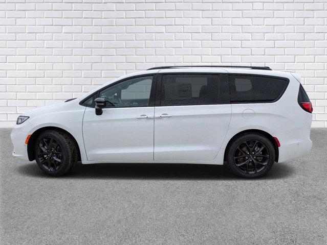 new 2024 Chrysler Pacifica car, priced at $54,686