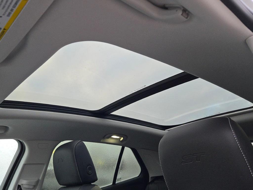 new 2025 Buick Envision car, priced at $39,335