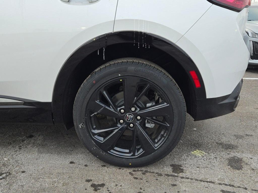 new 2025 Buick Envision car, priced at $39,995