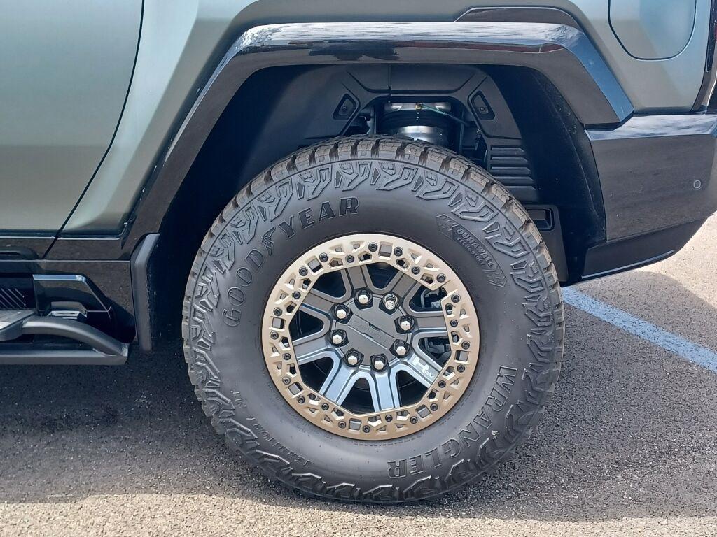 new 2024 GMC HUMMER EV SUV car, priced at $101,565