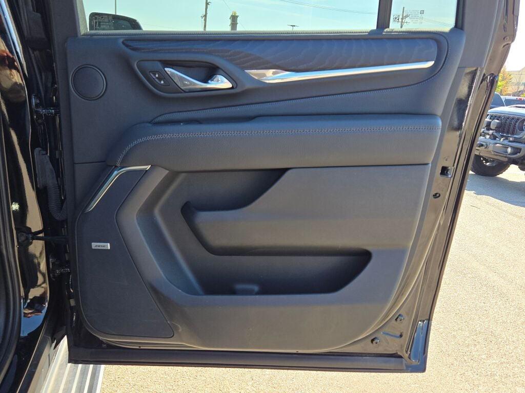 used 2023 GMC Yukon XL car, priced at $61,725