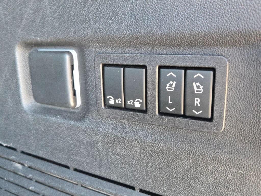 used 2023 GMC Yukon XL car, priced at $61,725