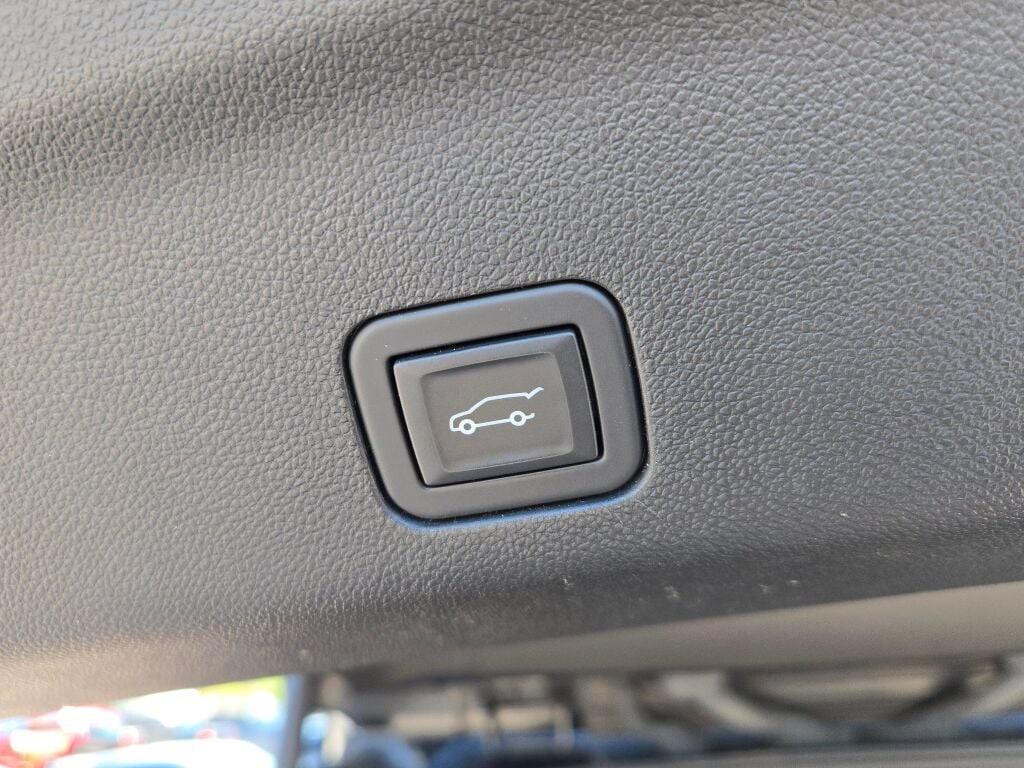 used 2023 GMC Yukon XL car, priced at $61,725