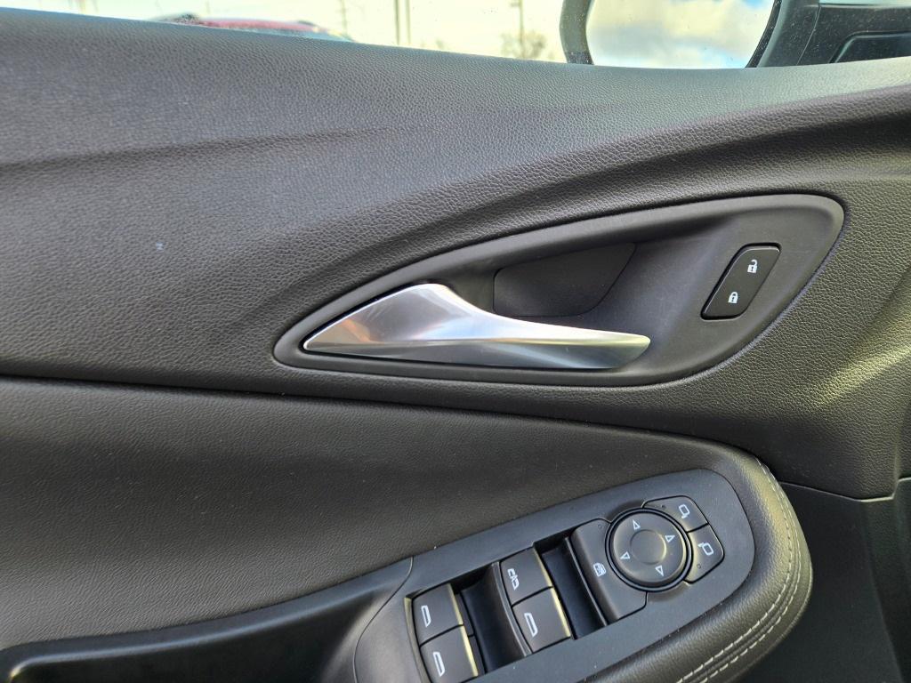 used 2023 GMC Canyon car, priced at $33,618