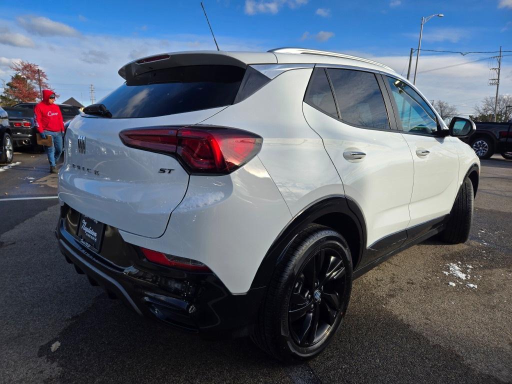 used 2023 GMC Canyon car, priced at $33,618