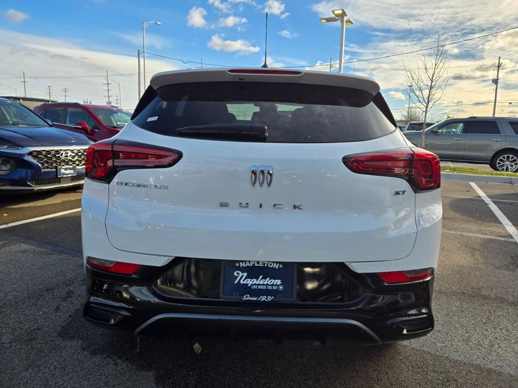 used 2023 GMC Canyon car, priced at $33,618