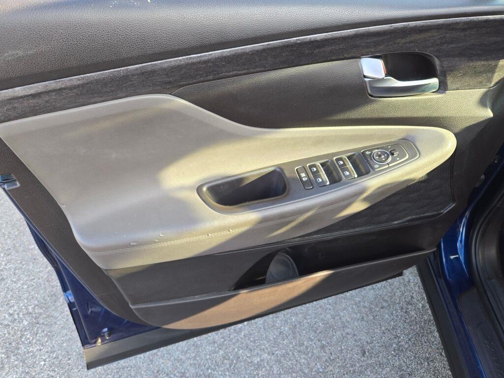 used 2020 Hyundai Santa Fe car, priced at $17,495