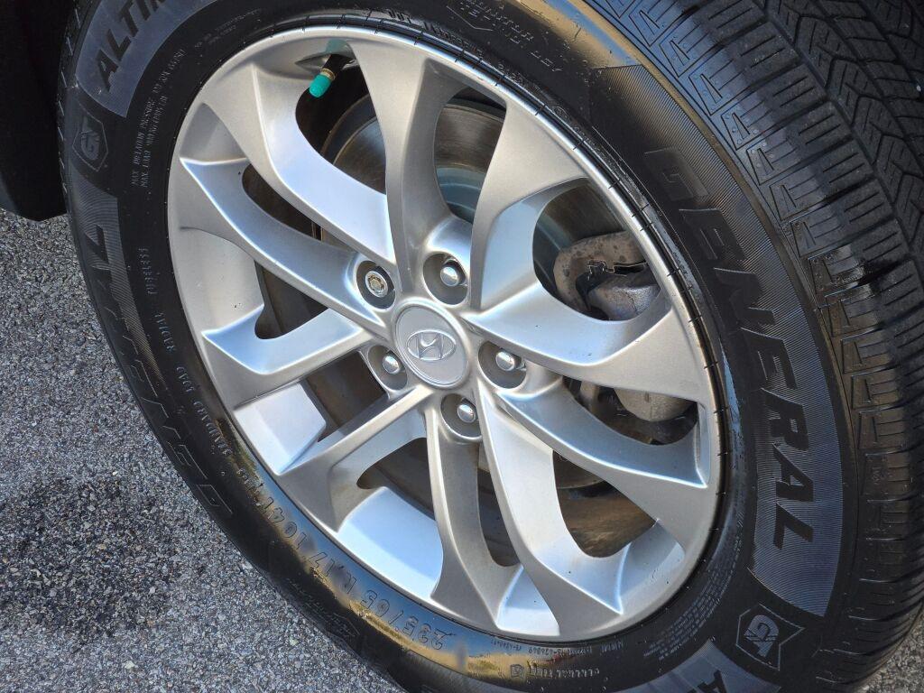 used 2020 Hyundai Santa Fe car, priced at $17,495