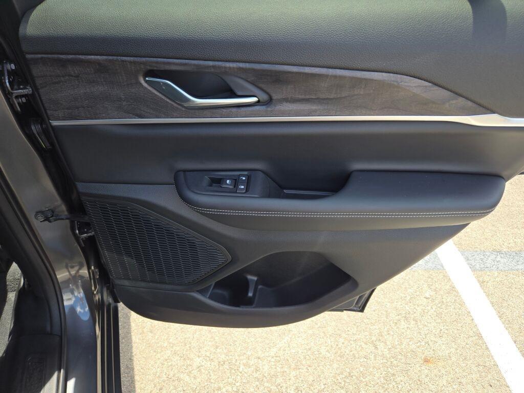 used 2025 Jeep Grand Cherokee car, priced at $43,995