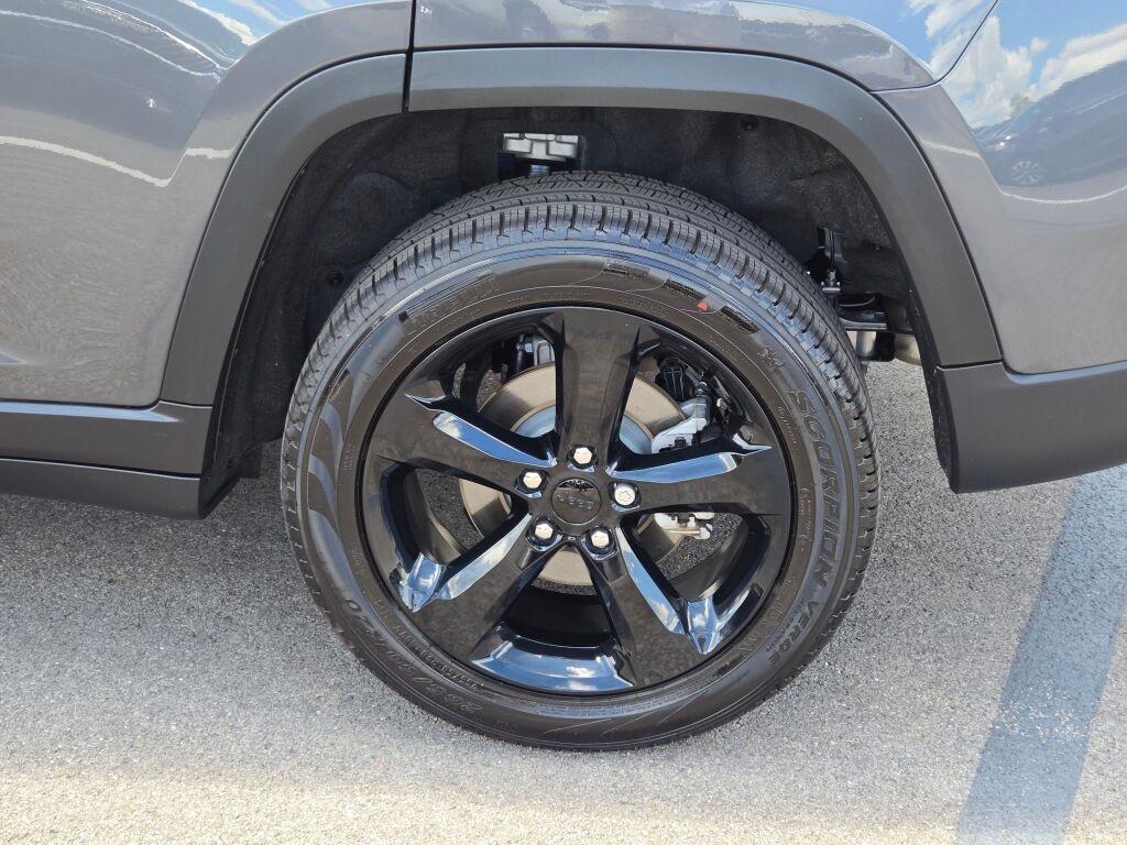 used 2025 Jeep Grand Cherokee car, priced at $43,995
