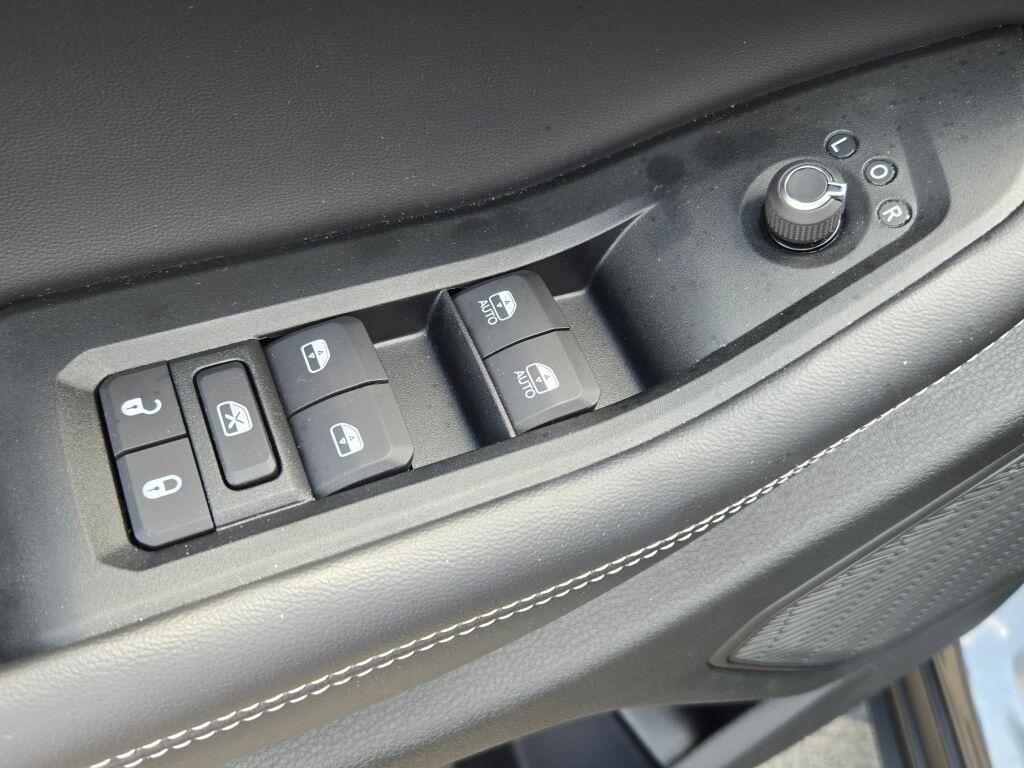 used 2025 Jeep Grand Cherokee car, priced at $43,995