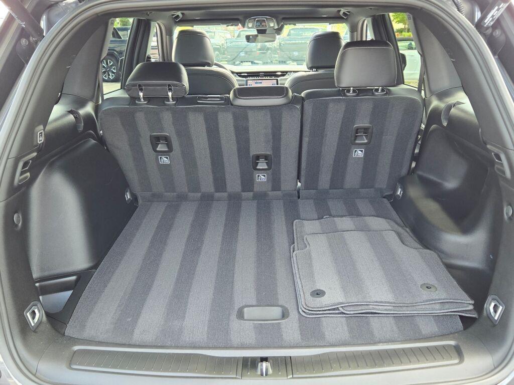 used 2025 Jeep Grand Cherokee car, priced at $43,995