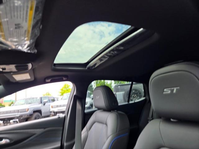 new 2025 Buick Envista car, priced at $28,565