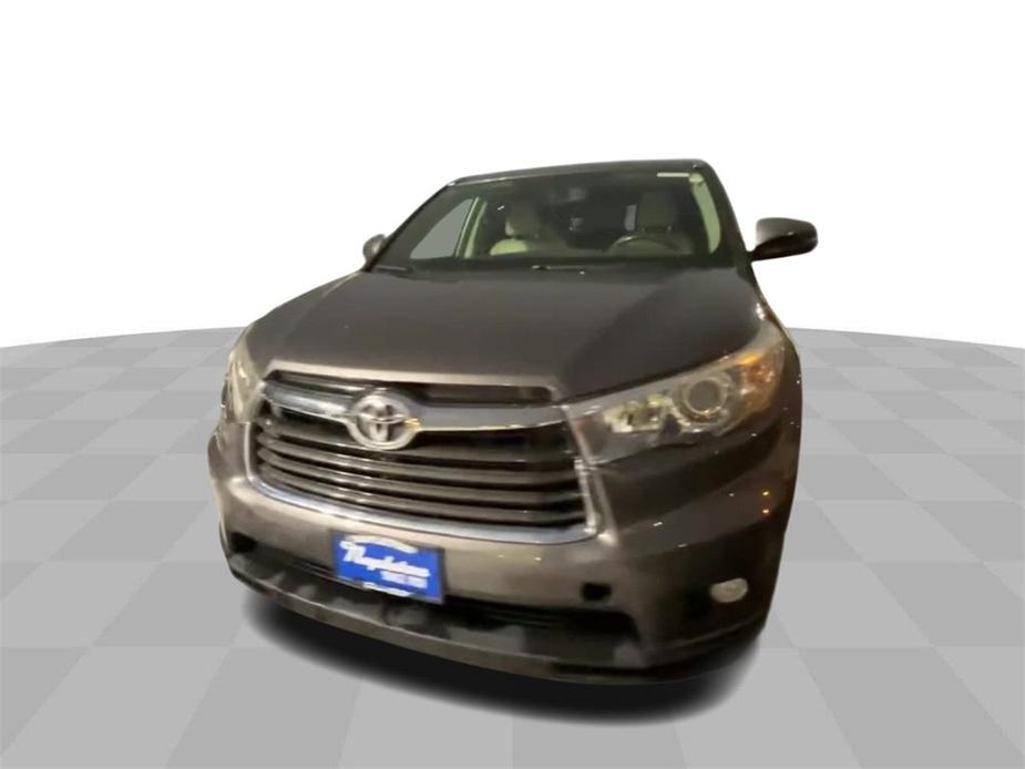 used 2015 Toyota Highlander car, priced at $19,150