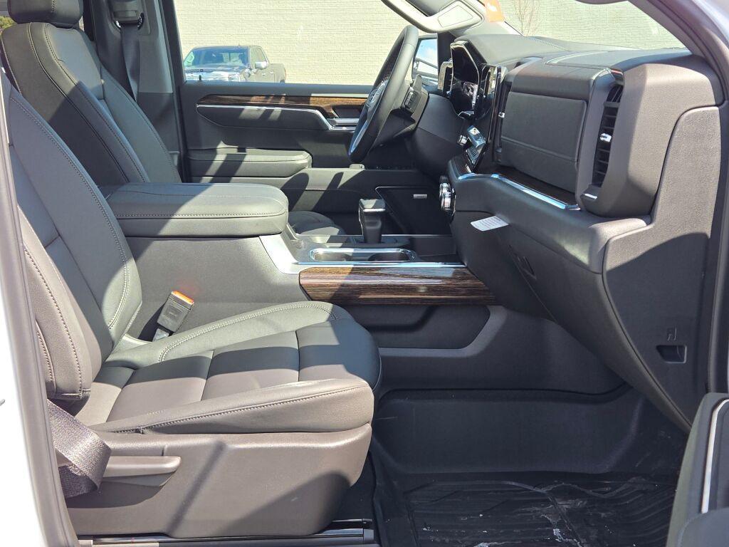 new 2025 GMC Sierra 1500 car, priced at $52,235