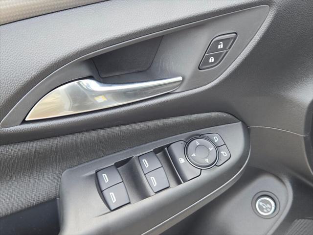 new 2025 Buick Envista car, priced at $29,585