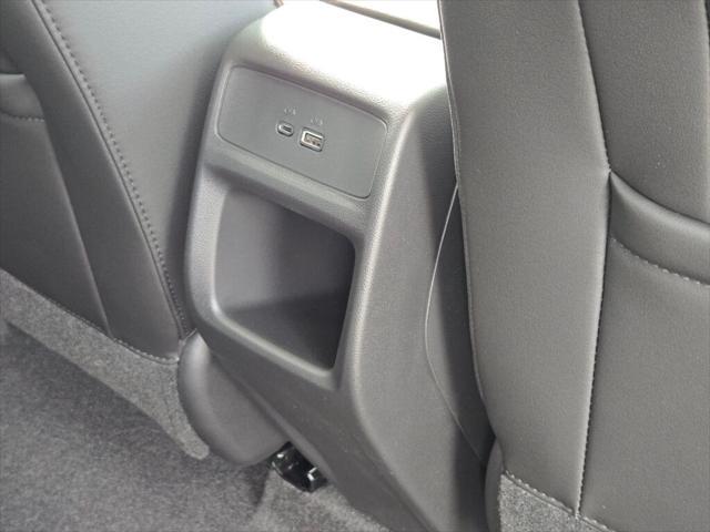 new 2025 Buick Envista car, priced at $29,585