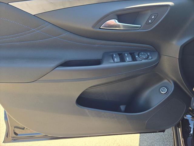 new 2025 Buick Envista car, priced at $29,995