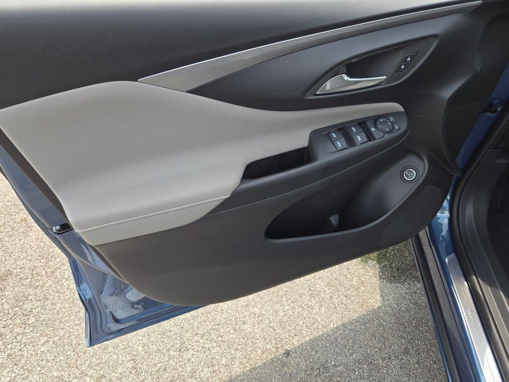 new 2025 Buick Envista car, priced at $28,790