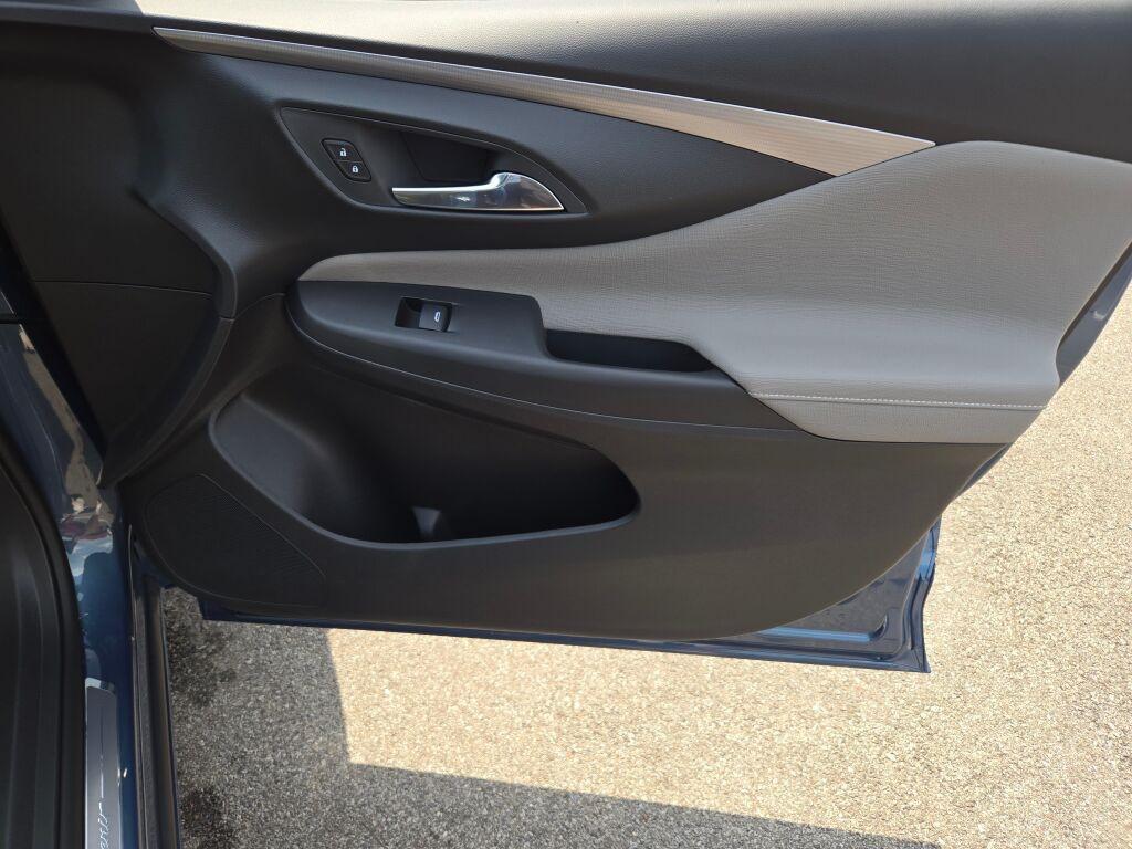 new 2025 Buick Envista car, priced at $28,790