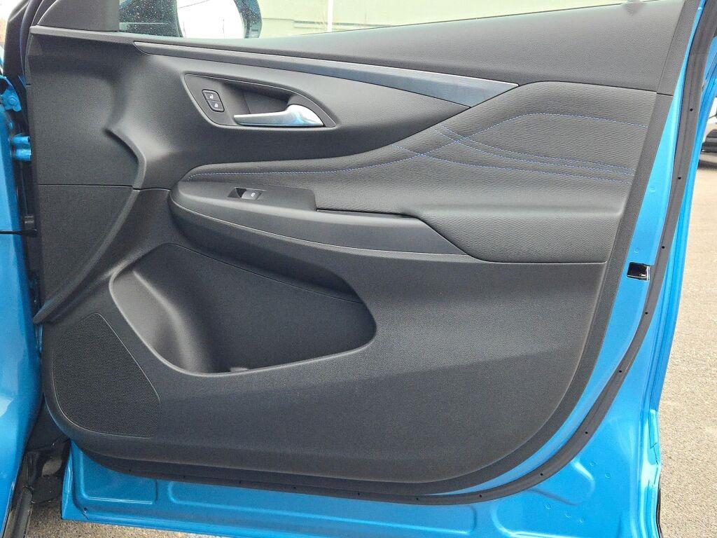 new 2025 Buick Envista car, priced at $24,995