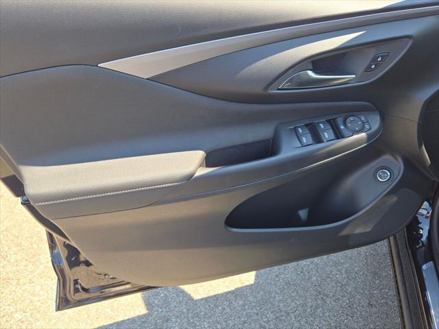 new 2025 Buick Envista car, priced at $29,585