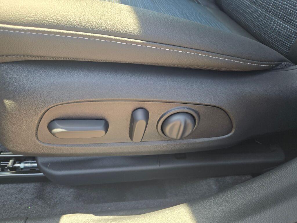 new 2025 Buick Envista car, priced at $24,185