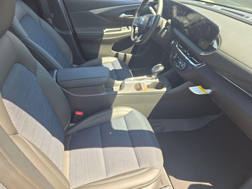 new 2025 Buick Envista car, priced at $24,185