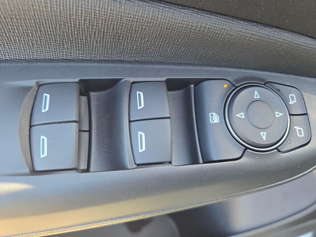 new 2025 Buick Envista car, priced at $24,185
