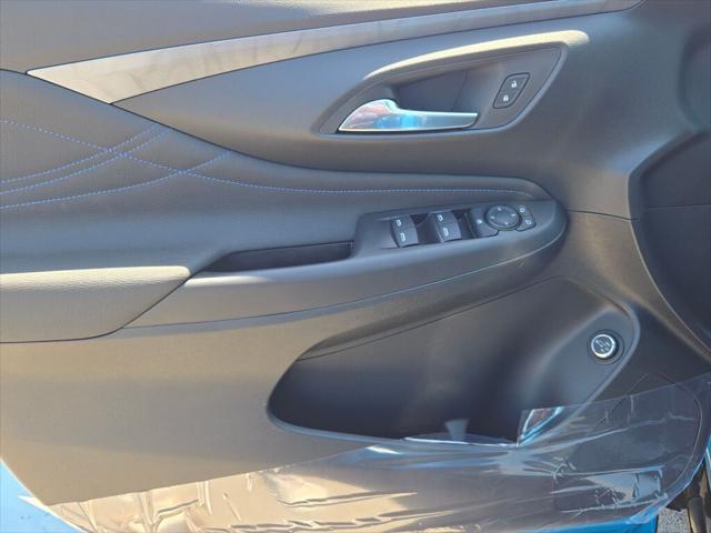 new 2025 Buick Envista car, priced at $29,995