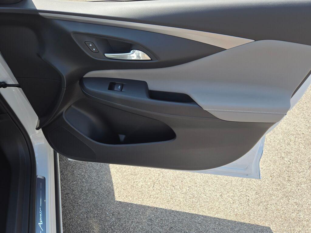 new 2025 Buick Envista car, priced at $29,390