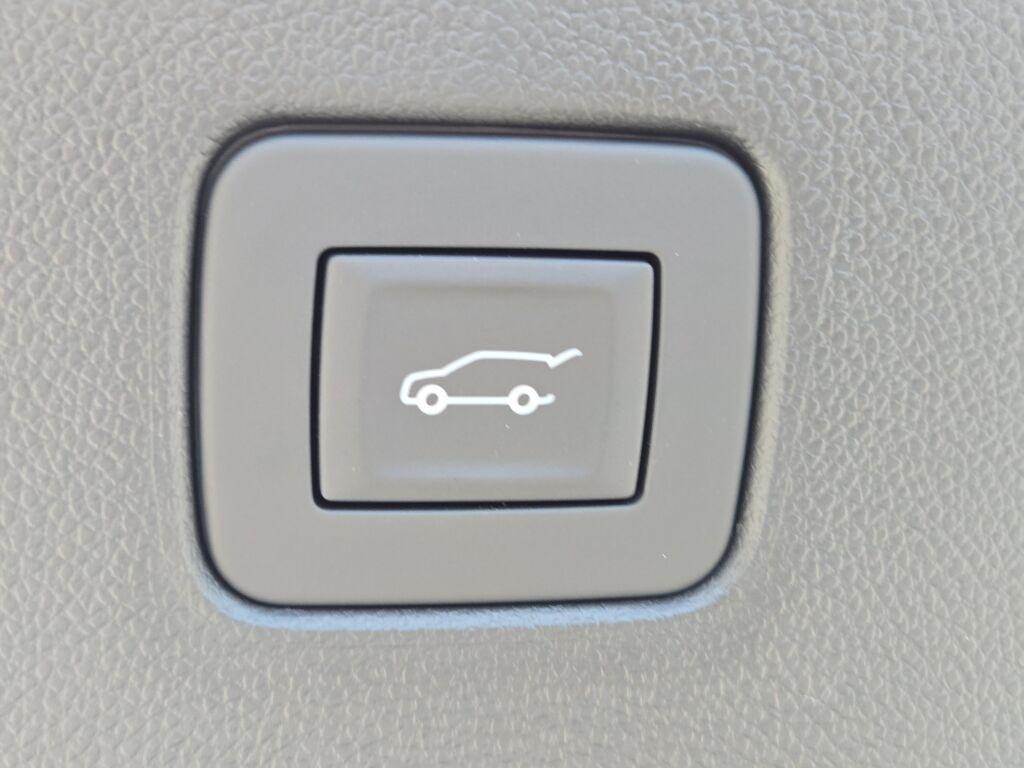 new 2025 Buick Envista car, priced at $29,390