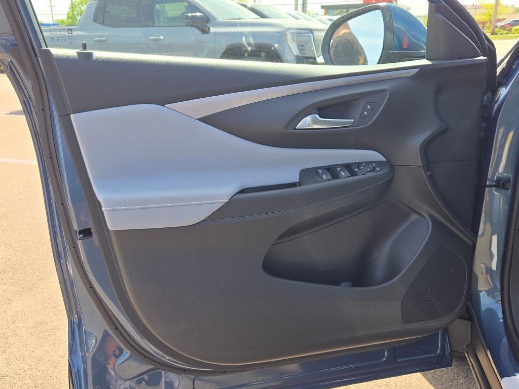 new 2025 Buick Envista car, priced at $24,685