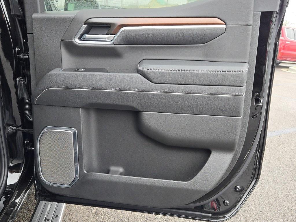 new 2025 GMC Sierra 1500 car, priced at $70,430