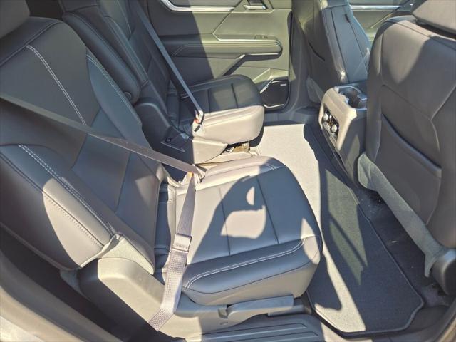 new 2025 GMC Acadia car, priced at $50,555