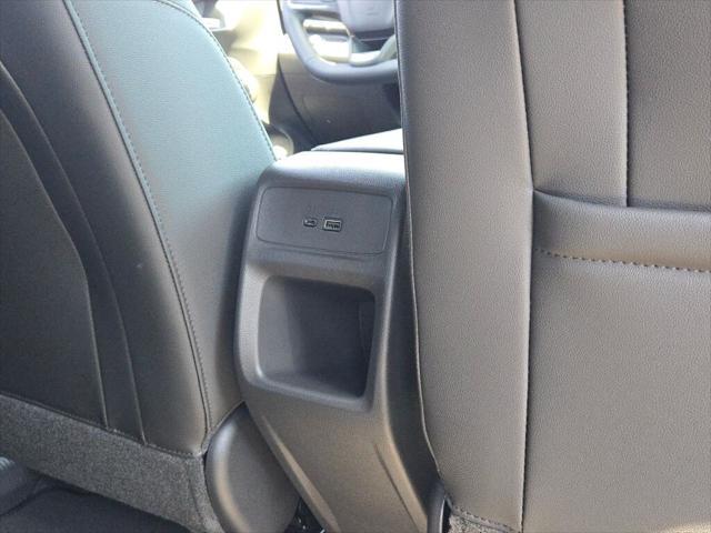 new 2025 Buick Envista car, priced at $28,074