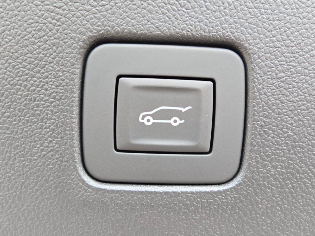 new 2025 Buick Envista car, priced at $29,784