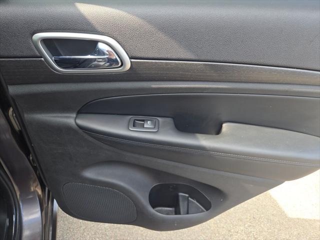 used 2015 Jeep Grand Cherokee car, priced at $15,738