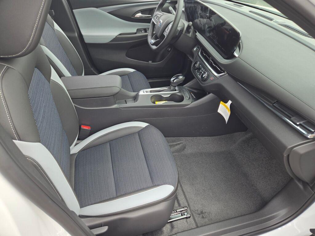 new 2025 Buick Envista car, priced at $25,380